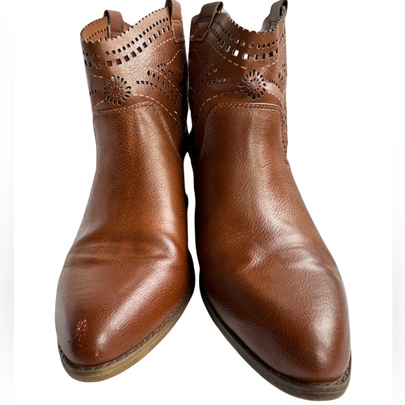 Felicitous by Fergie rich brown leather lazer cut women's booties sz 9 SFPF Home - Picture 2 of 7